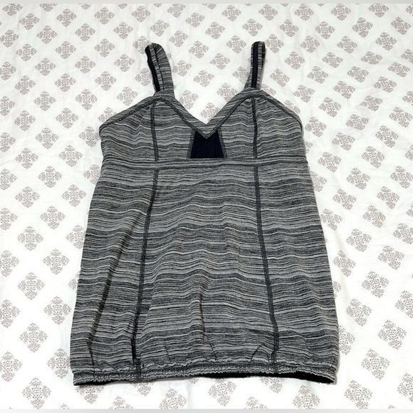 Lululemon Sz. 8 Tanks - Picture 9 of 13